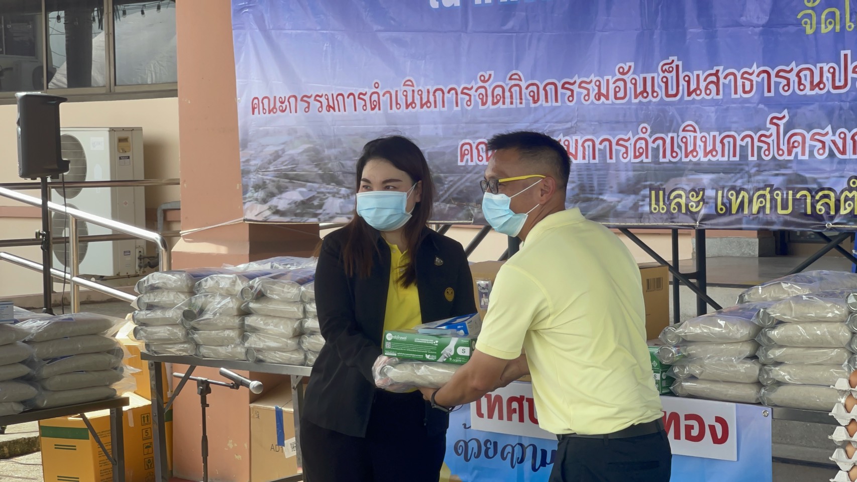 วุฒิสภา ร่วมให้กำลังใจบุคลากรทางการแพทย์ อุทิศตนช่วยผู้ป่วยโควิด วุฒิสภา ร่วมให้กำลังใจบุคลากรทางการแพทย์ อุทิศตนช่วยผู้ป่วยโควิด