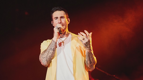 แฟนๆ ซูฮก “Adam Levine” เสียงดีไม่มีตกในคอนเสิร์ต “Maroon 5” ครั้งที่ 6 ในไทย   (มีคลิป)