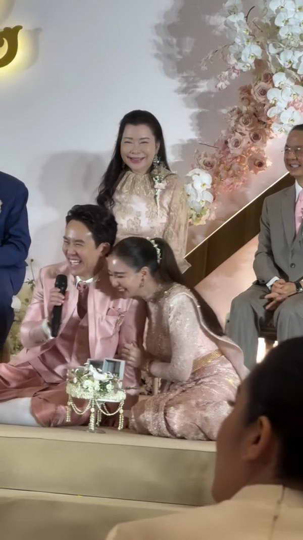 เบนซ์ ปุณยาพร เข้าพิธีหมั้น แก๊ป วิทนาถ เจ้าบ่าวหนุ่มนักธุรกิจตระกูลดัง เบนซ์ ปุณยาพร เข้าพิธีหมั้น แก๊ป วิทนาถ เจ้าบ่าวหนุ่มนักธุรกิจตระกูลดัง