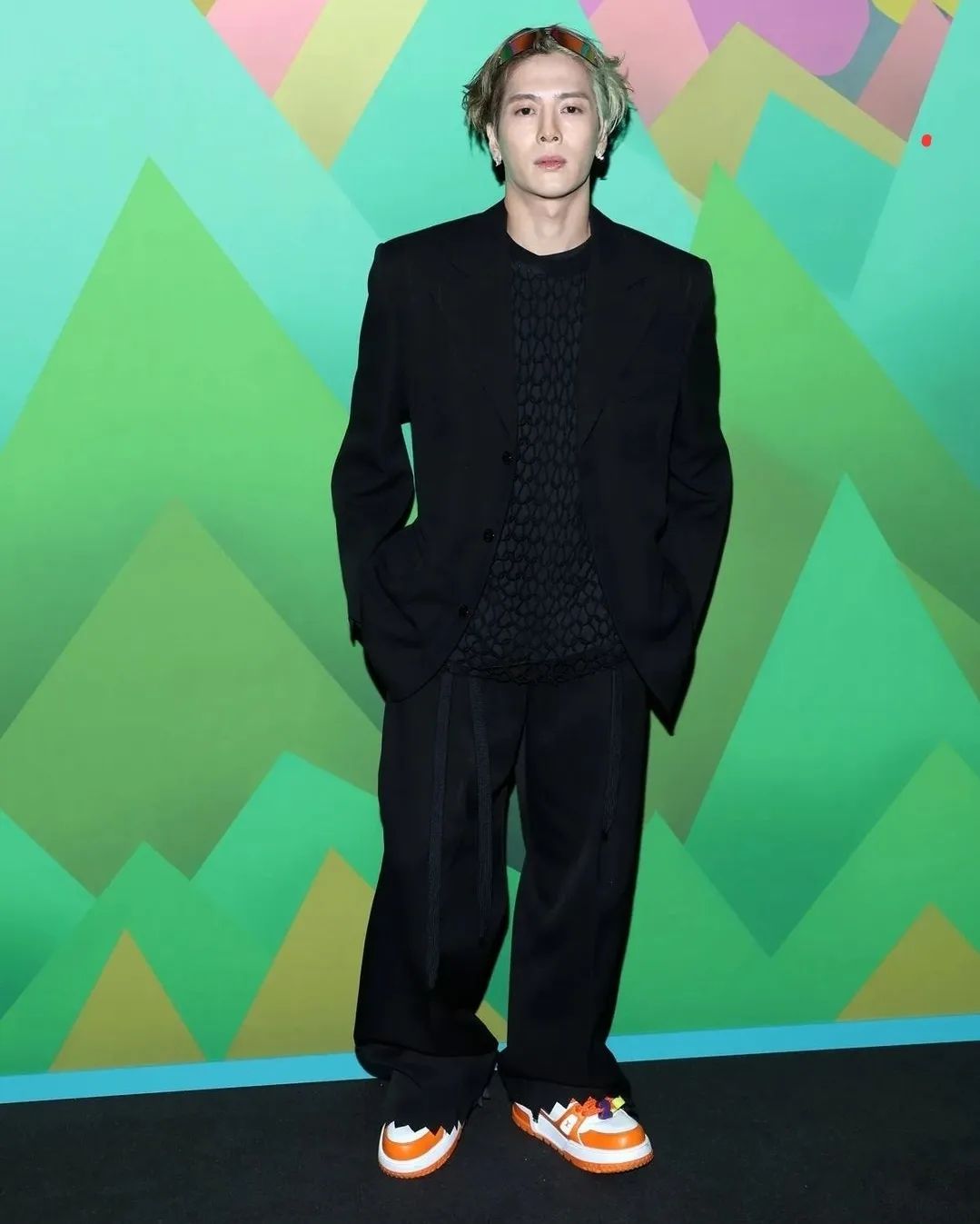 'เจโฮป BTS - แจ็คสัน หวัง'!! นำทัพสตาร์โลกชมแฟชั่นโชว์ Louis Vuitton ที่ปารีส