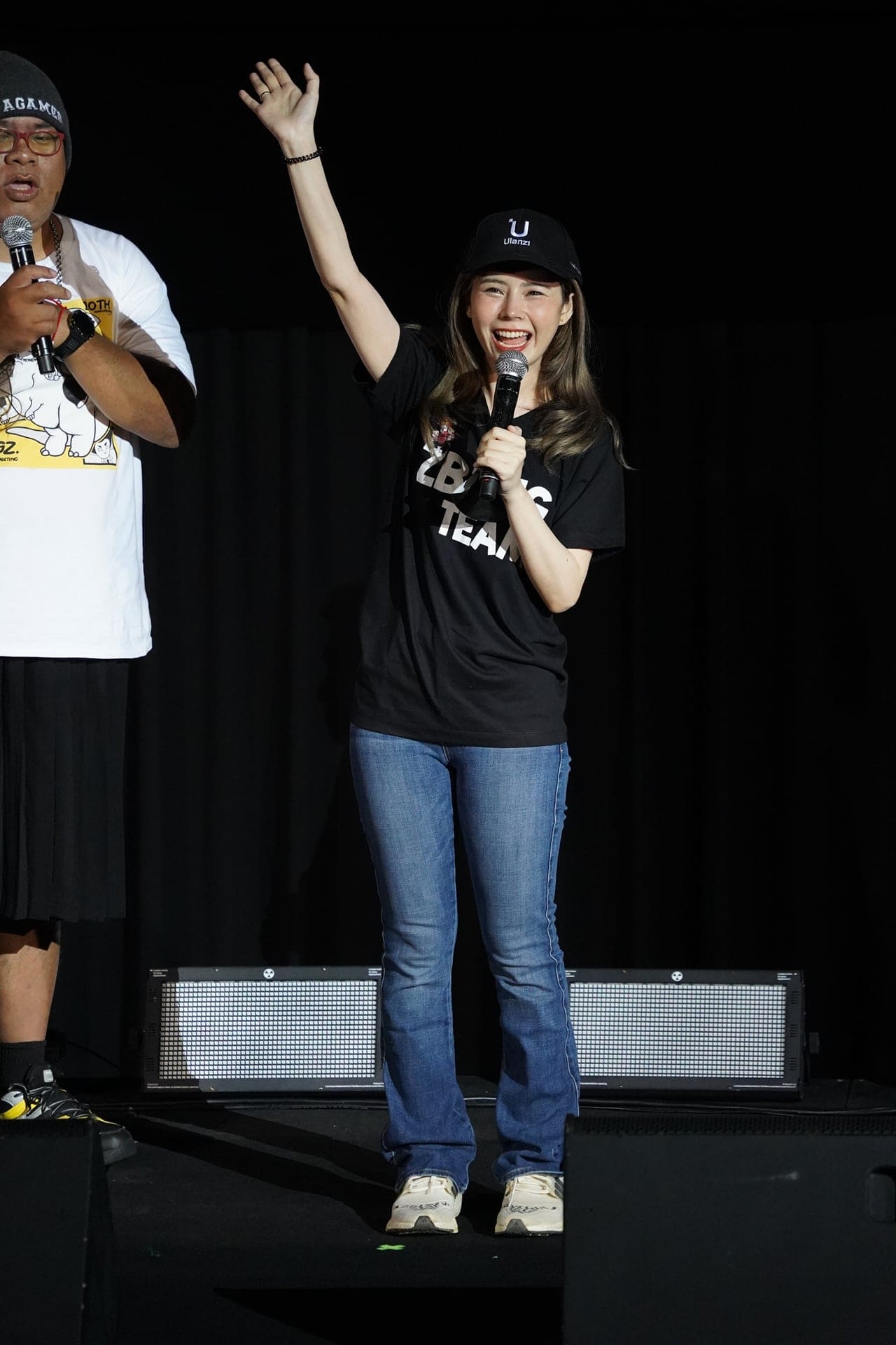 “แป้ง - zbing” จัดเต็มแฟนมีตครั้งแรกในชีวิต ยกเซอร์ไพรส์เพียบสุดประทับใจ เตรียมนับถอยหลังสู่ 20 ล้านซับ “แป้ง - zbing” จัดเต็มแฟนมีตครั้งแรกในชีวิต ยกเซอร์ไพรส์เพียบสุดประทับใจ เตรียมนับถอยหลังสู่ 20 ล้านซับ
