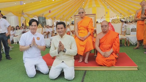 จา พนม เล่าวินาที มอบของขลังให้ แจ็คสัน หวัง   (มีคลิป)