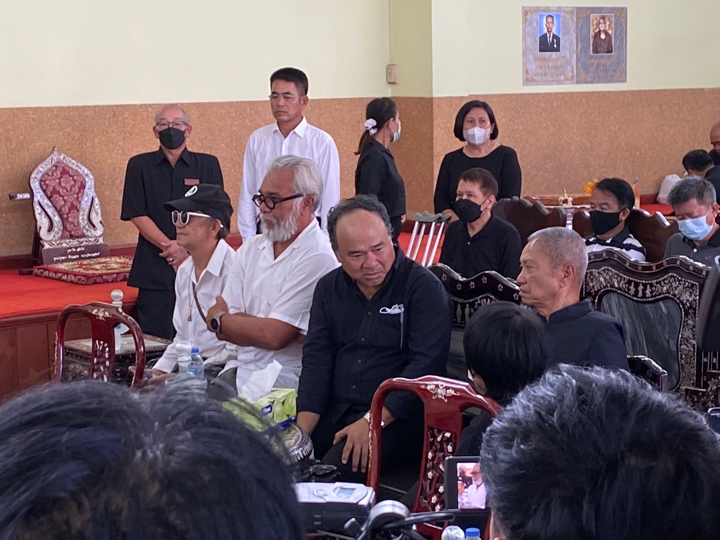 ภาพบรรยากาศพิธีศพ ถนอม สามโทนเพื่อนๆในวงการต่างร่วมไว้อาลัย