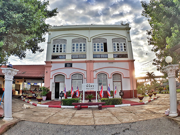 9 ที่เที่ยวพิจิตร สักการะหลวงพ่อเงิน ตามรอยถิ่นชาละวัน 9 ที่เที่ยวพิจิตร สักการะหลวงพ่อเงิน ตามรอยถิ่นชาละวัน