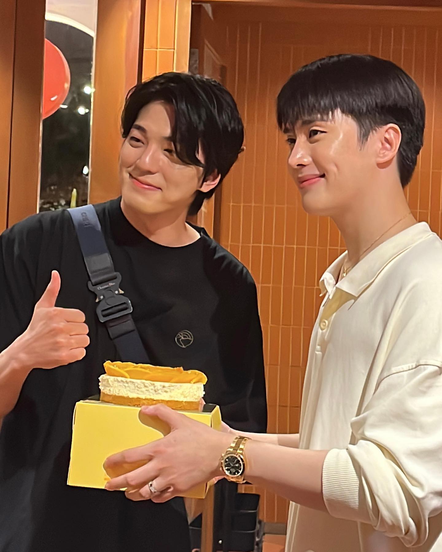 อิน สาริน เล่าความน่ารัก คิม มินกยู มาทานหมูกระทะที่ร้านพร้อมมอบเค้กให้เป็ของขวัญ 