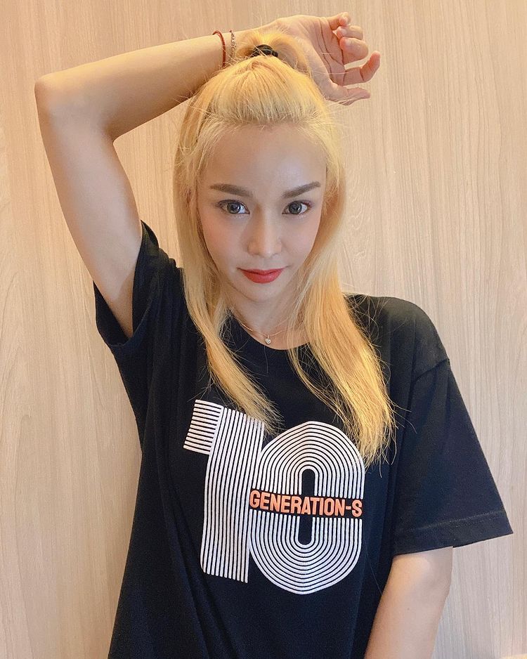 นุ๊ก สุทธิดา ขำทั้งน้ำตา หลังย้อมสีผมผิด (มีคลิป) นุ๊ก สุทธิดา ขำทั้งน้ำตา หลังย้อมสีผมผิด (มีคลิป)