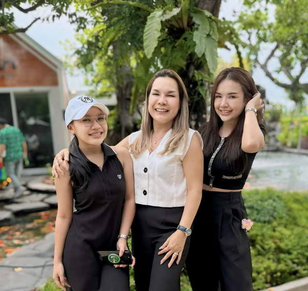 คุณแม่ เจนนี่-ลิลลี่ ได้หมดถ้าสดชื่น โพสต์ตัดพ้อกลางดึก ชาวเน็ตสงสัยเกิดอะไรขึ้น? คุณแม่ เจนนี่-ลิลลี่ ได้หมดถ้าสดชื่น โพสต์ตัดพ้อกลางดึก ชาวเน็ตสงสัยเกิดอะไรขึ้น?