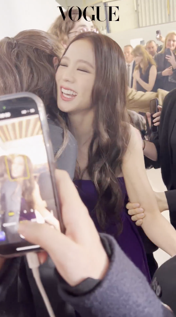 'จีซู-อาโป-คิมเบอร์ลี่'!! เฉิดฉายโดดเด่น ชมแฟชั่นโชว์ Dior ที่ปารีส 'จีซู-อาโป-คิมเบอร์ลี่'!! เฉิดฉายโดดเด่น ชมแฟชั่นโชว์ Dior ที่ปารีส