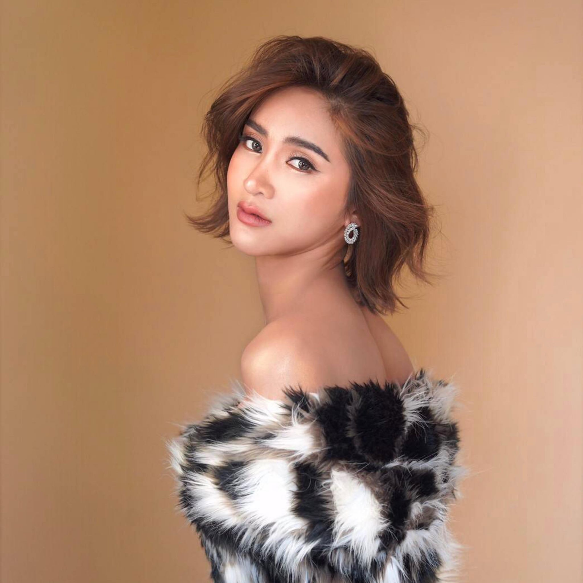 มินดา เปิดใจทั้งน้ำตา หลังพระเอกช่องใหญ่บุกบ้านข่มขู่ ฝากพระเอก ฟ. ขอให้หยุด มินดา เปิดใจทั้งน้ำตา หลังพระเอกช่องใหญ่บุกบ้านข่มขู่ ฝากพระเอก ฟ. ขอให้หยุด