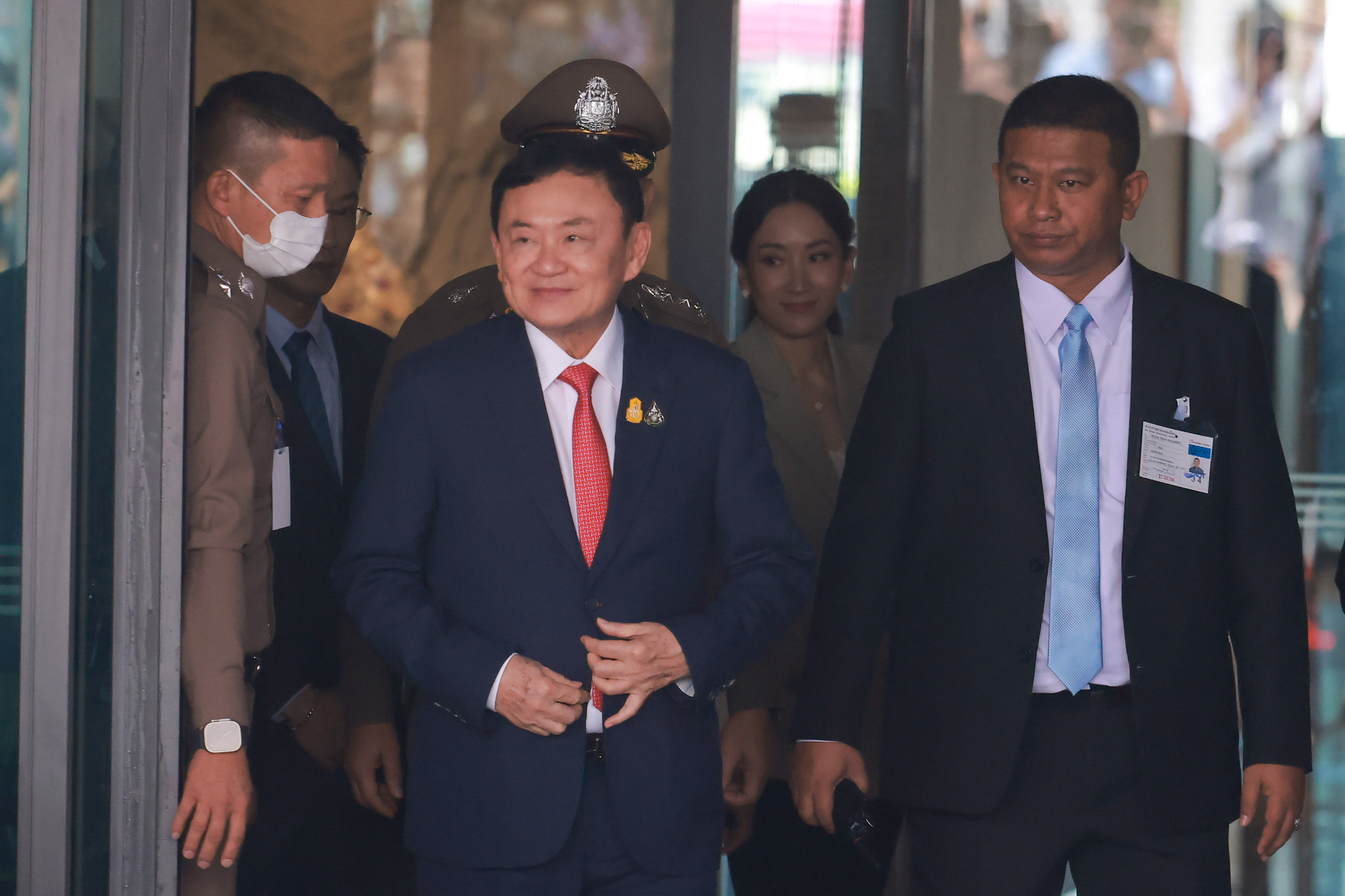 ประมวลภาพ ทักษิณ ชินวัตร ถึงเมืองไทย ยกมือไหว้-ทักทายประชาชน ประมวลภาพ ทักษิณ ชินวัตร ถึงเมืองไทย ยกมือไหว้-ทักทายประชาชน