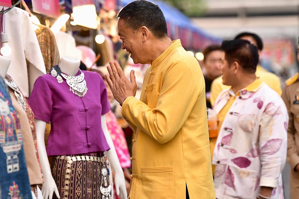 นายกฯ เยี่ยมชมผลิตภัณฑ์ชุมชนจ.พะเยา สนับสนุนวิสาหกิจชุมชนต่อยอดสู่สากล นายกฯ เยี่ยมชมผลิตภัณฑ์ชุมชนจ.พะเยา สนับสนุนวิสาหกิจชุมชนต่อยอดสู่สากล