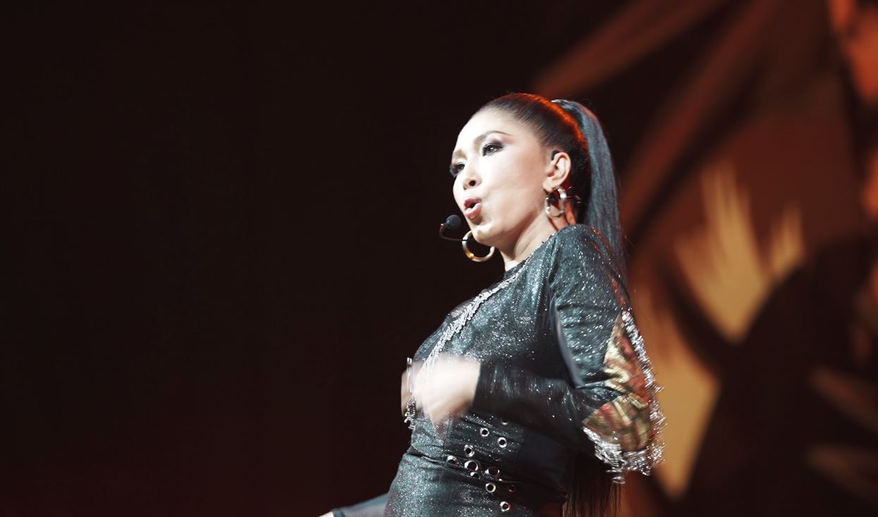 เอ้ ชุติมา แซะกลางคอนเสิร์ต อยากร้องเพลง สำนึกบุญคุณ... เอ้ ชุติมา แซะกลางคอนเสิร์ต อยากร้องเพลง สำนึกบุญคุณ...