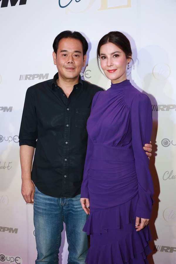 เป๊ก - ธัญญ่า ขนอุปกรณ์ Call center ช่วย 1668 ของกรมการแพทย์ เป๊ก - ธัญญ่า ขนอุปกรณ์ Call center ช่วย 1668 ของกรมการแพทย์