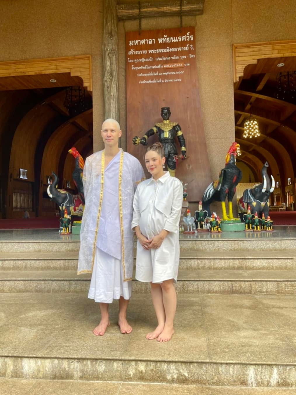 แมทธิว ดีน เข้าพิธีปลงผม เตรียมบวชที่เชียงใหม่ 