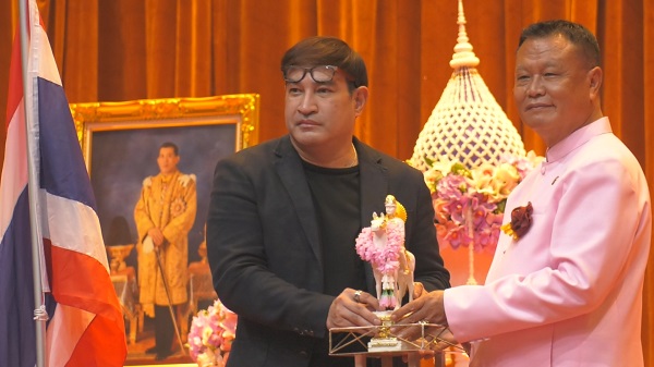 “โก้ ธีรศักดิ์ - บดินทร์ ดุ๊ก” คว้ารางวัลสยามอัครดุษฏี    (มีคลิป)