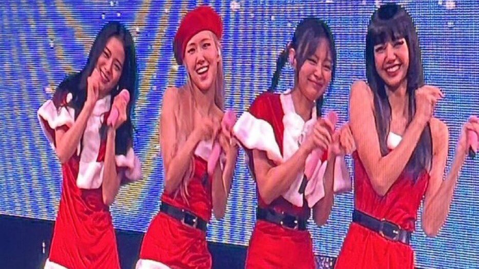 ของขวัญส่งท้ายปี “BLACKPINK” โชว์คริสต์มาส แบบ ‘Mean Girls’ ที่อัมสเตอร์ดัม ของขวัญส่งท้ายปี “BLACKPINK” โชว์คริสต์มาส แบบ ‘Mean Girls’ ที่อัมสเตอร์ดัม