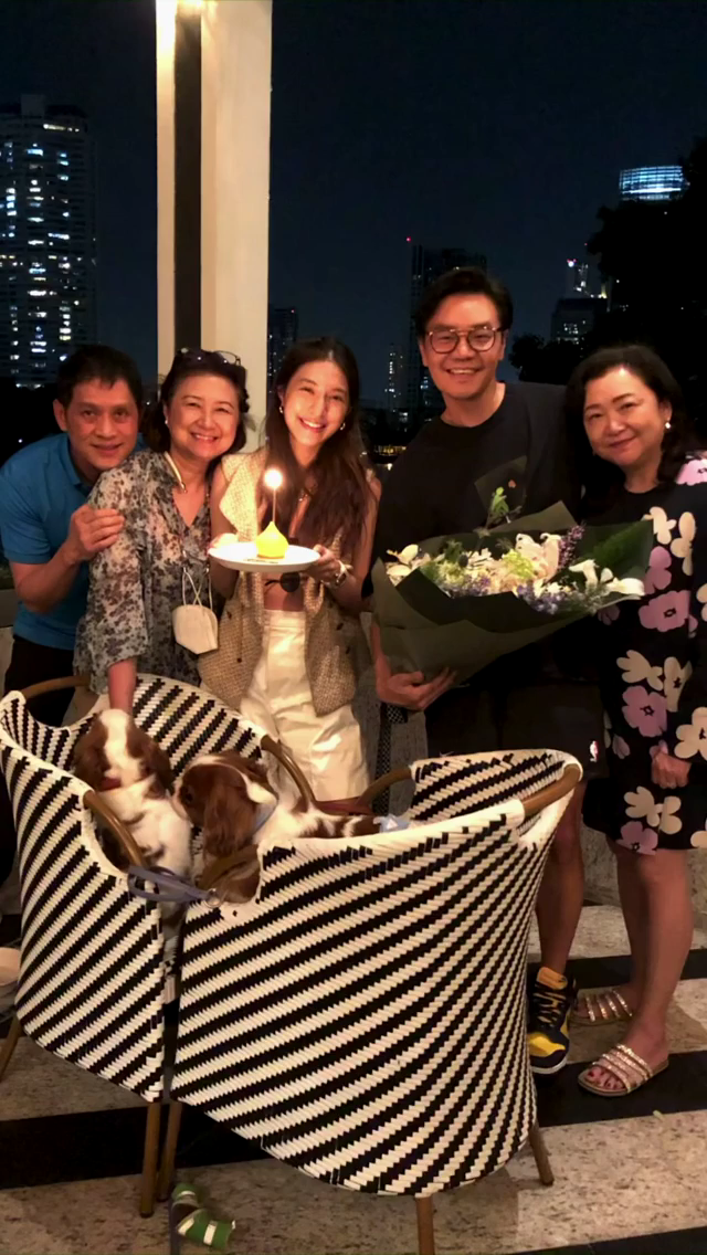 แม่ มิว ษฐา เผยโมเมนต์สุดตื้นต้น หลังลูกสาวบอกข่าวดีเตรียมเป็นคุณยาย 