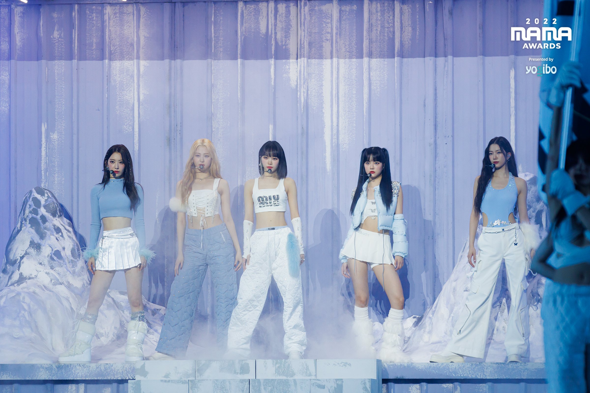 รวบตึง MAMA วันแรก!! 'IVE’ นำทัพน้องใหม่ 'BTS-BLACKPINK-GOT7-TXT' คว้ารางวัลใหญ่ รวบตึง MAMA วันแรก!! 'IVE’ นำทัพน้องใหม่ 'BTS-BLACKPINK-GOT7-TXT' คว้ารางวัลใหญ่