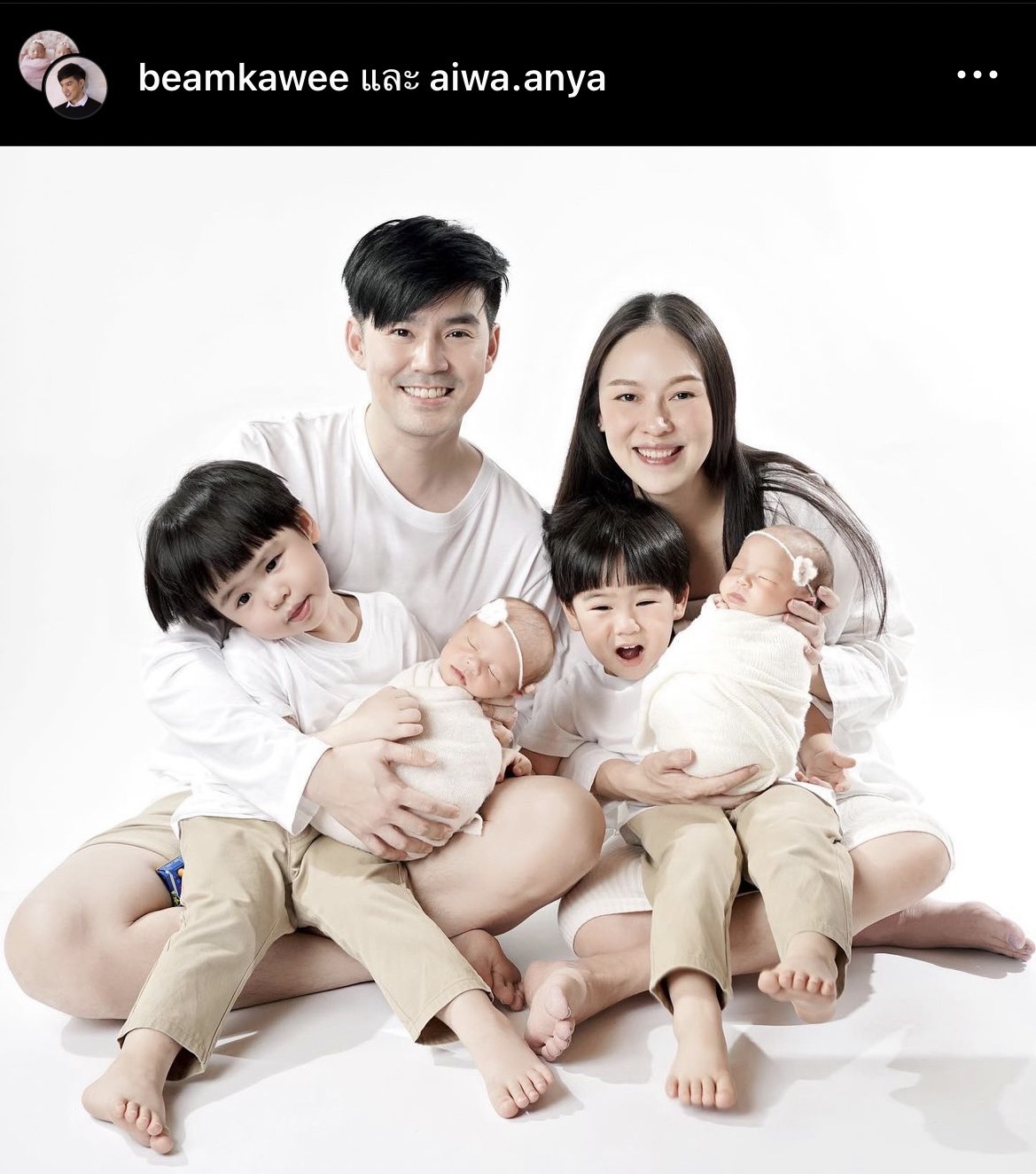 น่ารักไม่ไหว น้องพีร์ ป้อนนม น้องอัยวา ขณะที่มืออีกข้างป้อนตัวเอง เอ็นดูสุด!