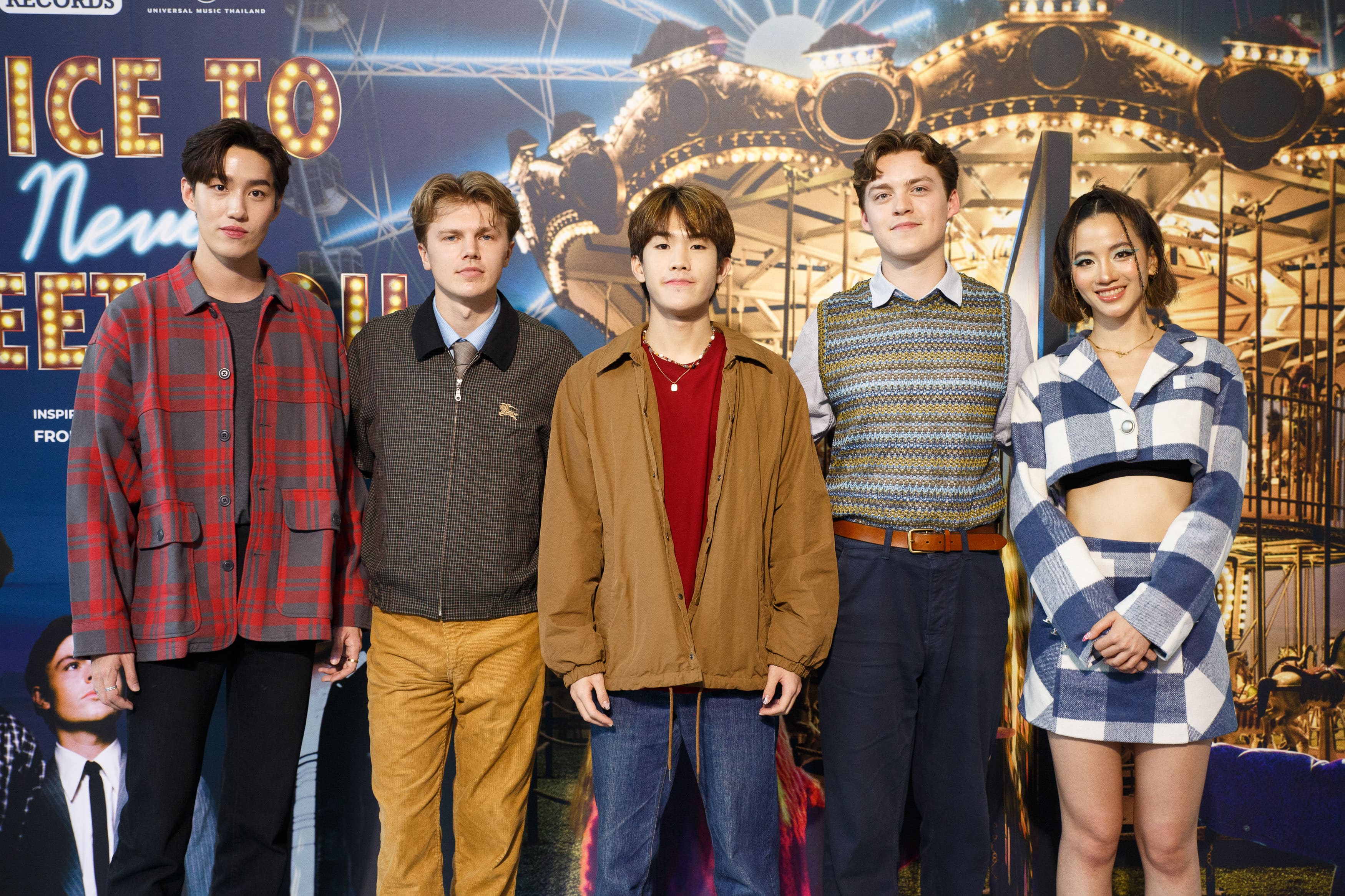 New Hope Club สามหนุ่มจากเกาะอังกฤษ แท็กทีมพระนาง ต่อ-แคร์ ร่วมแถลงข่าวเปิดตัวหนังสั้น Nice To Never Meet You New Hope Club สามหนุ่มจากเกาะอังกฤษ แท็กทีมพระนาง ต่อ-แคร์ ร่วมแถลงข่าวเปิดตัวหนังสั้น Nice To Never Meet You