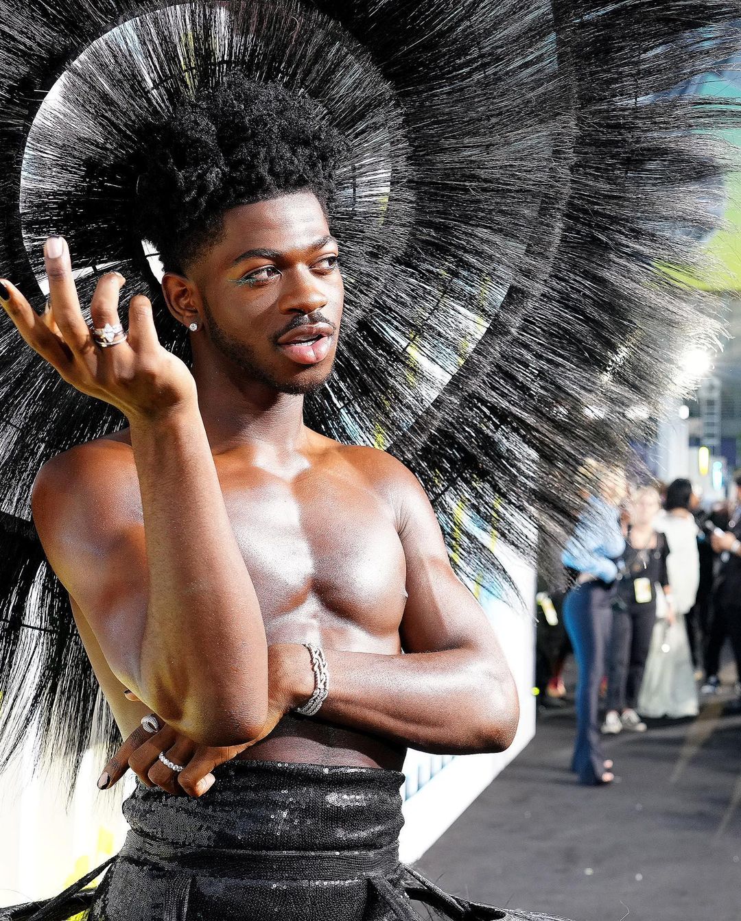 ข้าศึกบุก ! “Lil Nas X” พักคอนเสิร์ตชั่วคราวเพื่อไปทำถ่ายอุจจาระ 