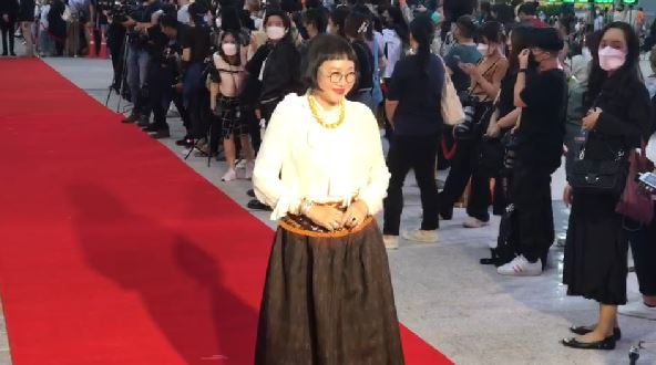 เหล่าคนดัง ตบเท้าร่วมเดินพรมแดงในงาน Maya Entertain Awards 2022 