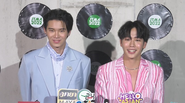 “หยิ่น–วอร์” ปลื้มแฟนคลับซัพพอร์ต แย้มมีผลงานร่วมกับ “แดน วรเวช” ให้ติดตาม (มีคลิป)