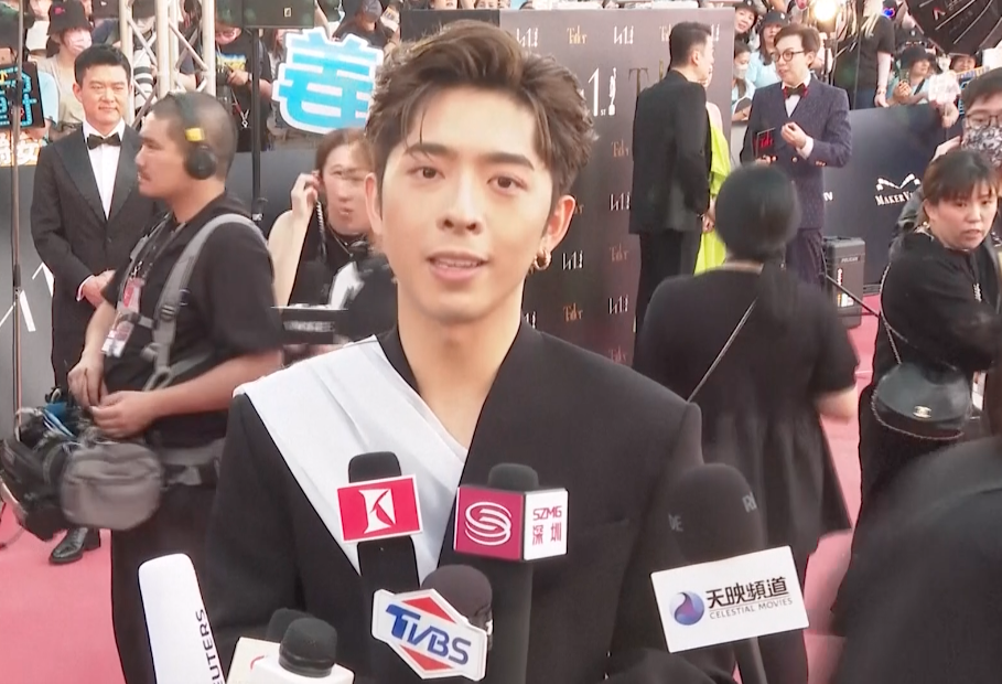 ช็อตหายาก!! ‘หลิวเต๋อหัว - มิเชล โหย่ว’ กระทบไหล่ ที่งาน Hong Kong Film Awards