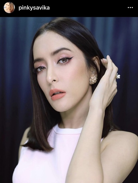 พิ้งค์กี้ สวยสง่างาม ในชุดไทย เป็นนางนพมาศ พิ้งค์กี้ สวยสง่างาม ในชุดไทย เป็นนางนพมาศ