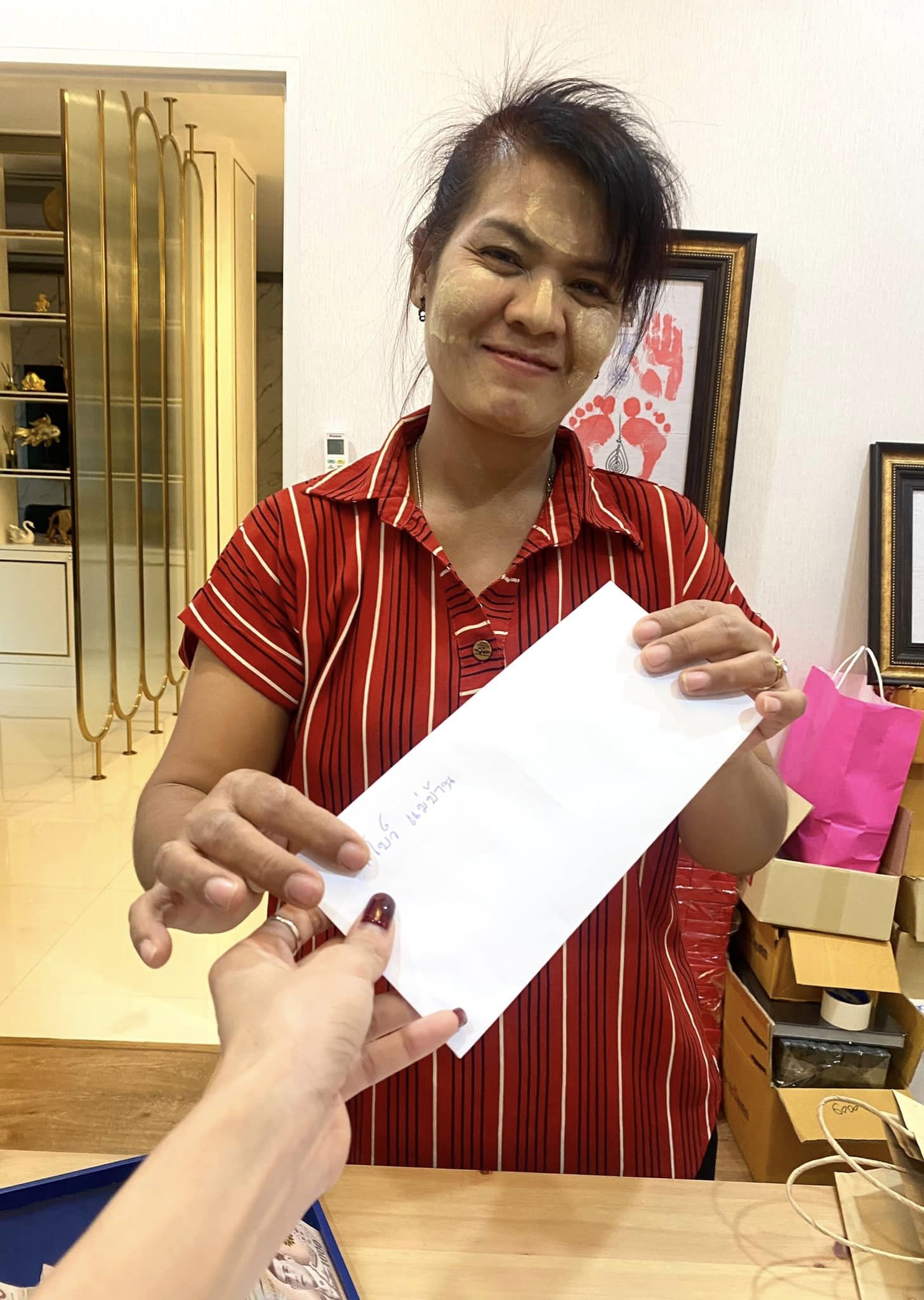 จ๊ะ นงผณี แจกโบนัสทีมงานแบบจุกๆ พร้อมขอบคุณที่เคียงข้างกันมา