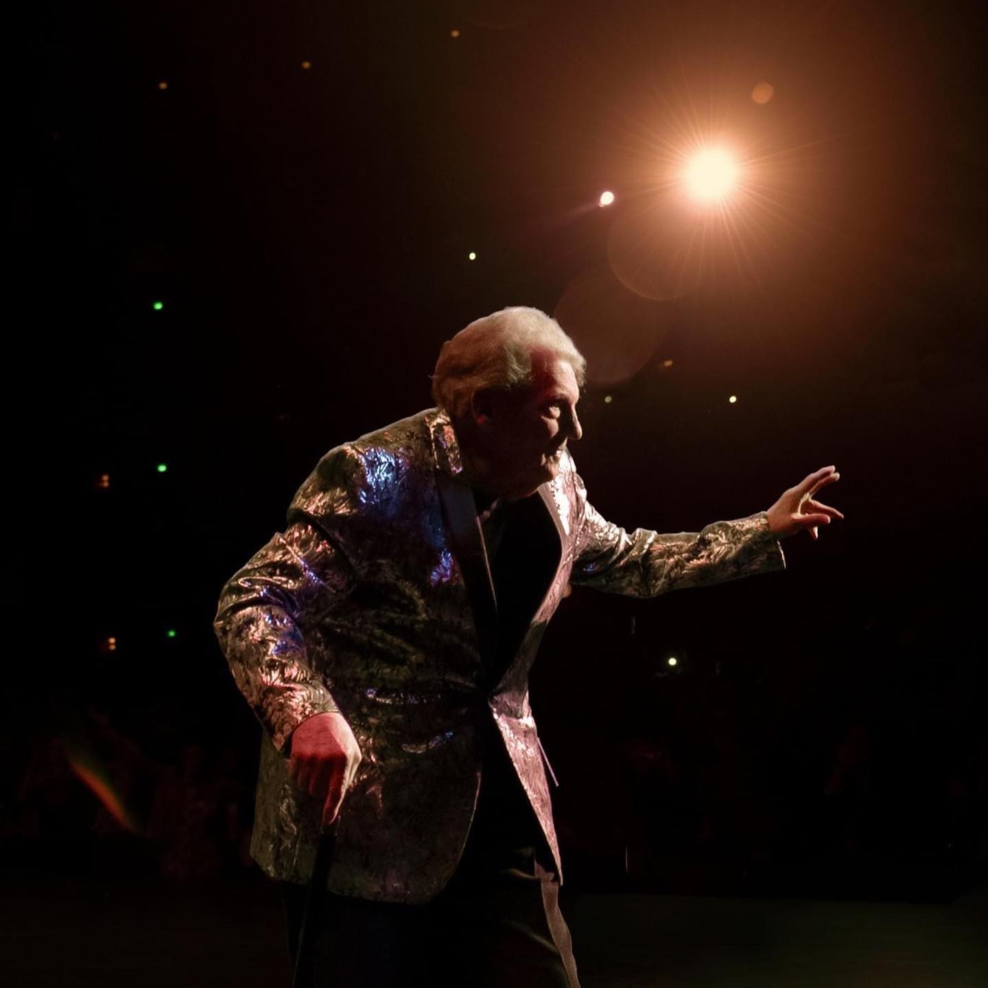 แฟนคลับร่วมอาลัยพิธีศพ “Jerry Lee Lewis” ศิลปินผู้บุกเบิกดนตรี Rock & Roll' แฟนคลับร่วมอาลัยพิธีศพ “Jerry Lee Lewis” ศิลปินผู้บุกเบิกดนตรี Rock & Roll'