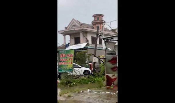 พายุโนรู ทำเวียดนามฝนตหนัก บ้านเรือนเสียหาย-สั่งอพยพประชาชนหลายแสนคน