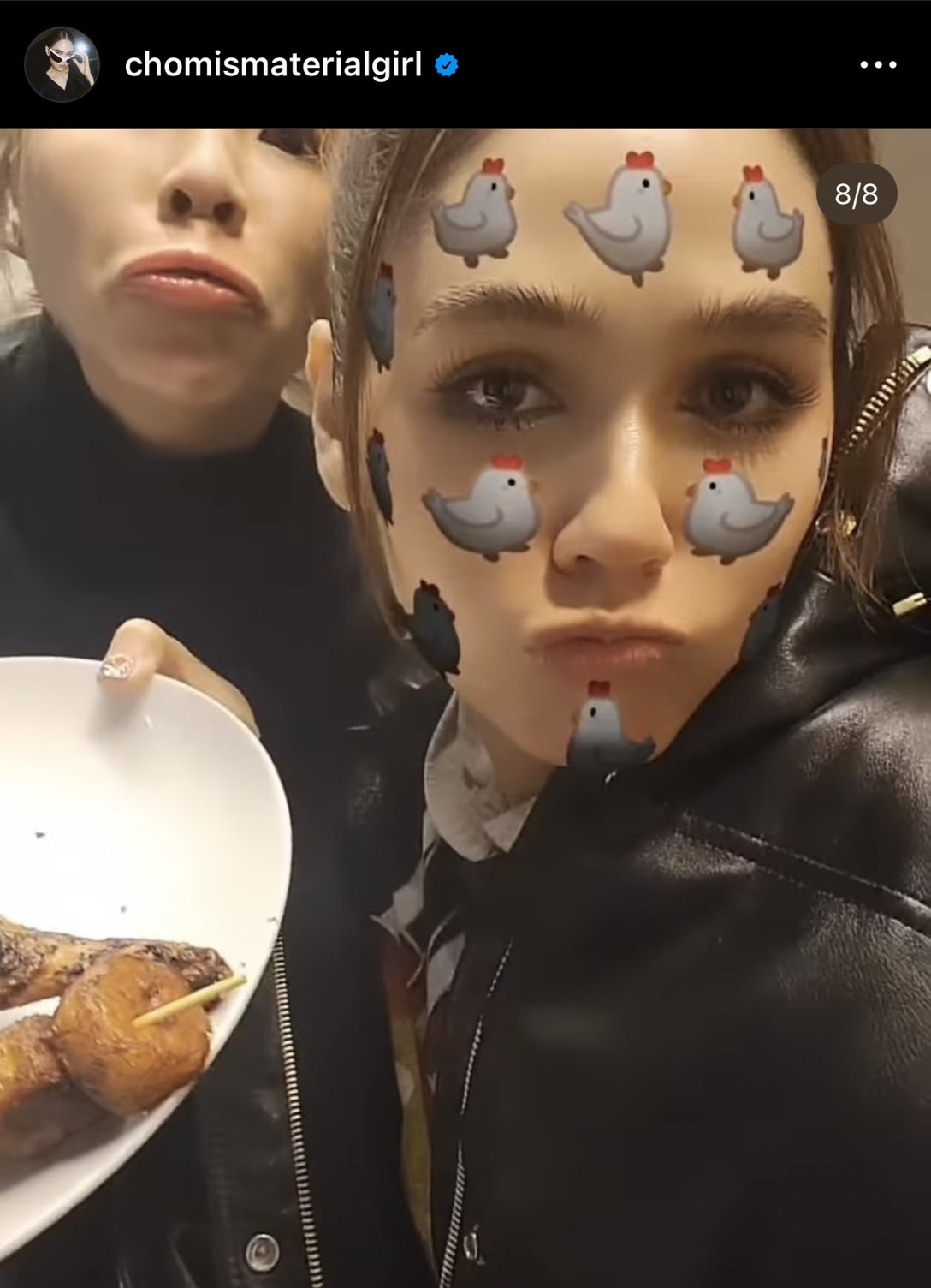 ชมพู่ อารยา ทานอาหารกับเพื่อนรัก พลอย ชวพร ลั่น! ไก่กุ๊กๆ ชมพู่ อารยา ทานอาหารกับเพื่อนรัก พลอย ชวพร ลั่น! ไก่กุ๊กๆ