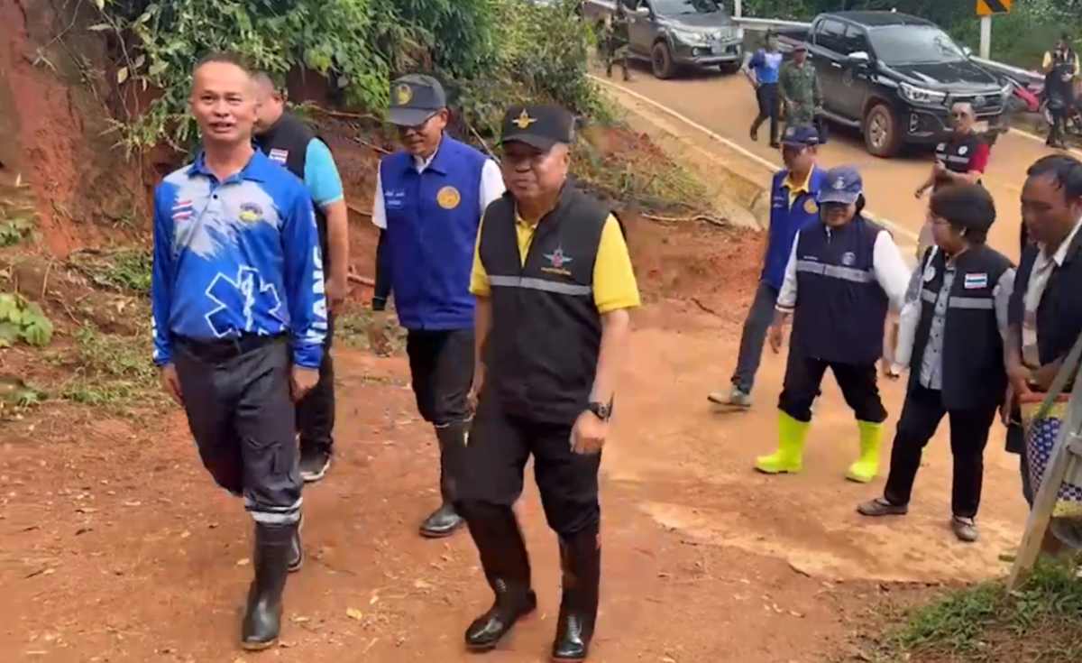 เชียงรายเร่งฟื้นฟูเส้นทางหลังน้ำท่วม เชียงรายเร่งฟื้นฟูเส้นทางหลังน้ำท่วม