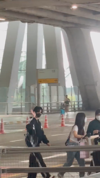 ถึงไทยแล้ว!! 'หยางหยาง WayV’ ลัดฟ้าร่วมวาไรตี้โชว์สัญชาติไทยกับ ‘เตนล์ ชิตพล’ ถึงไทยแล้ว!! 'หยางหยาง WayV’ ลัดฟ้าร่วมวาไรตี้โชว์สัญชาติไทยกับ ‘เตนล์ ชิตพล’