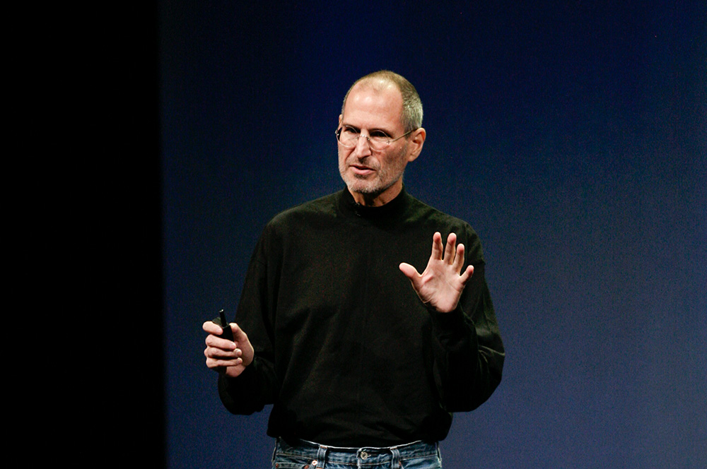 Issey Miyake ดีไซเนอร์เจ้าของแบรนด์น้ำหอม ผู้ออกแบบเสื้อคอเต่าให้ Steve jobs Issey Miyake ดีไซเนอร์เจ้าของแบรนด์น้ำหอม ผู้ออกแบบเสื้อคอเต่าให้ Steve jobs