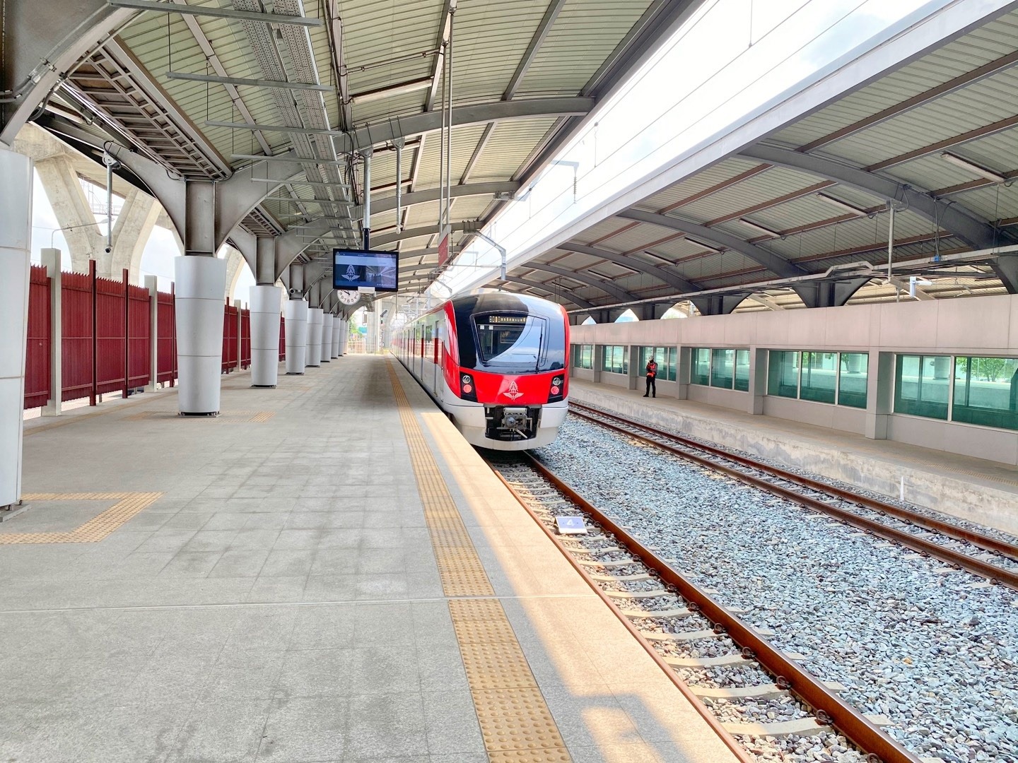 รถไฟฟ้าสายสีแดง เตรียมทดลองเปิดเดินรถ 26 มี.ค.นี้ รถไฟฟ้าสายสีแดง เตรียมทดลองเปิดเดินรถ 26 มี.ค.นี้
