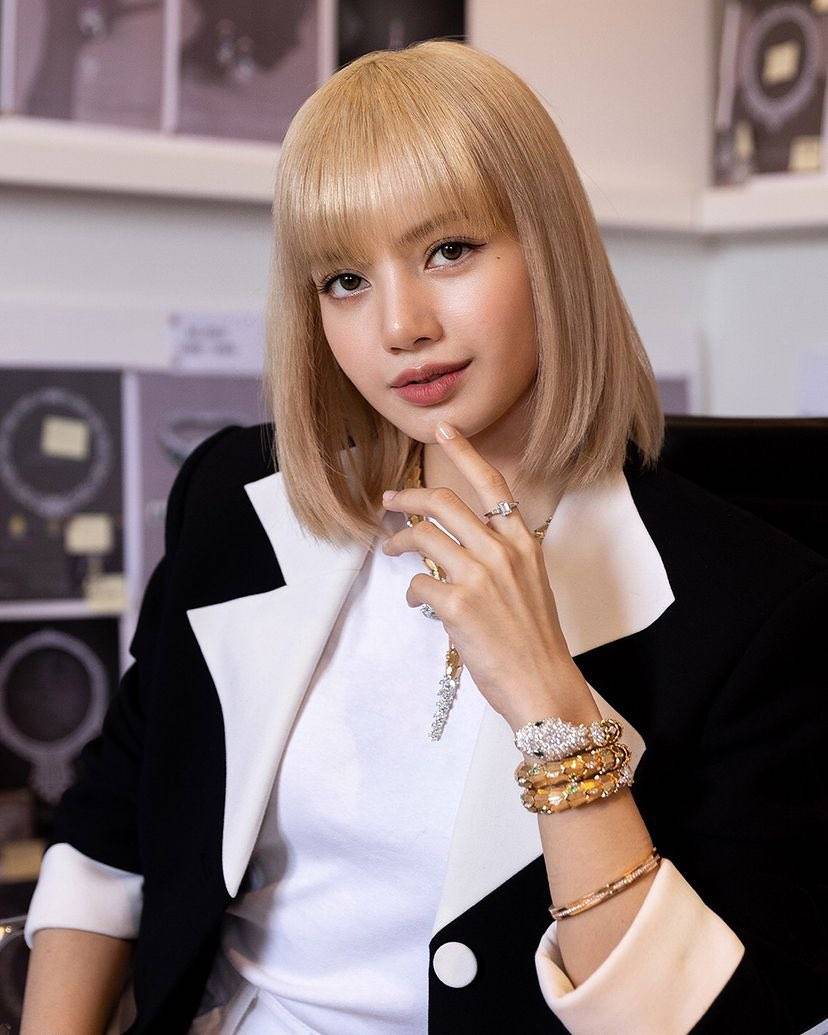 เผยคลิป ลิซ่า BLACKPINK ทำกิจกรรมเยือนช็อปและพิพิธภัณฑ์แบรนด์ Bvlgari ในกรุงโรม เผยคลิป ลิซ่า BLACKPINK ทำกิจกรรมเยือนช็อปและพิพิธภัณฑ์แบรนด์ Bvlgari ในกรุงโรม