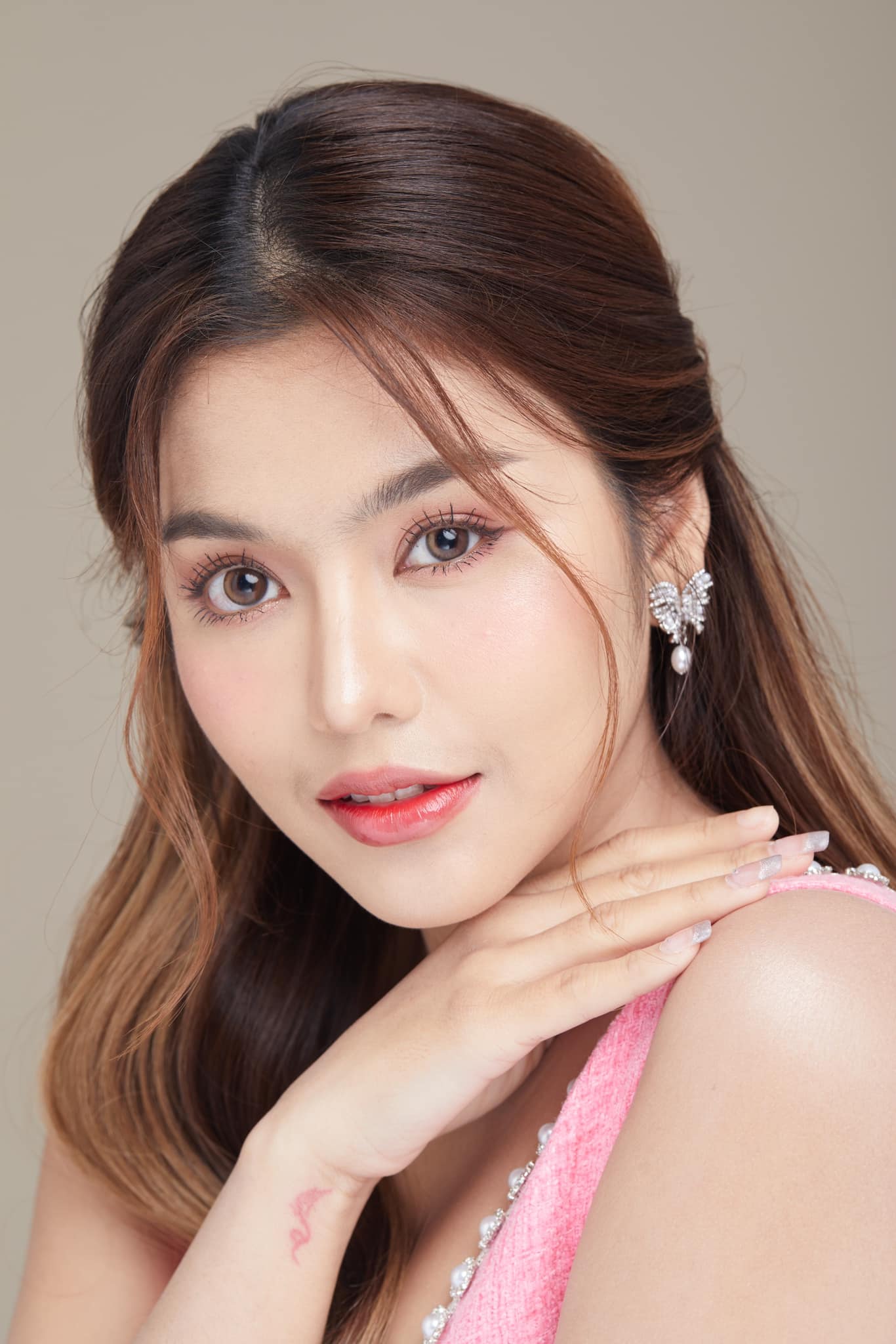 ธัญญ่า อาร์สยาม เคลียร์ หลังถูกโยงข่าวอักษรย่อนักร้องเล่นของแต่ไม่แก้จนชีวิตพัง ธัญญ่า อาร์สยาม เคลียร์ หลังถูกโยงข่าวอักษรย่อนักร้องเล่นของแต่ไม่แก้จนชีวิตพัง