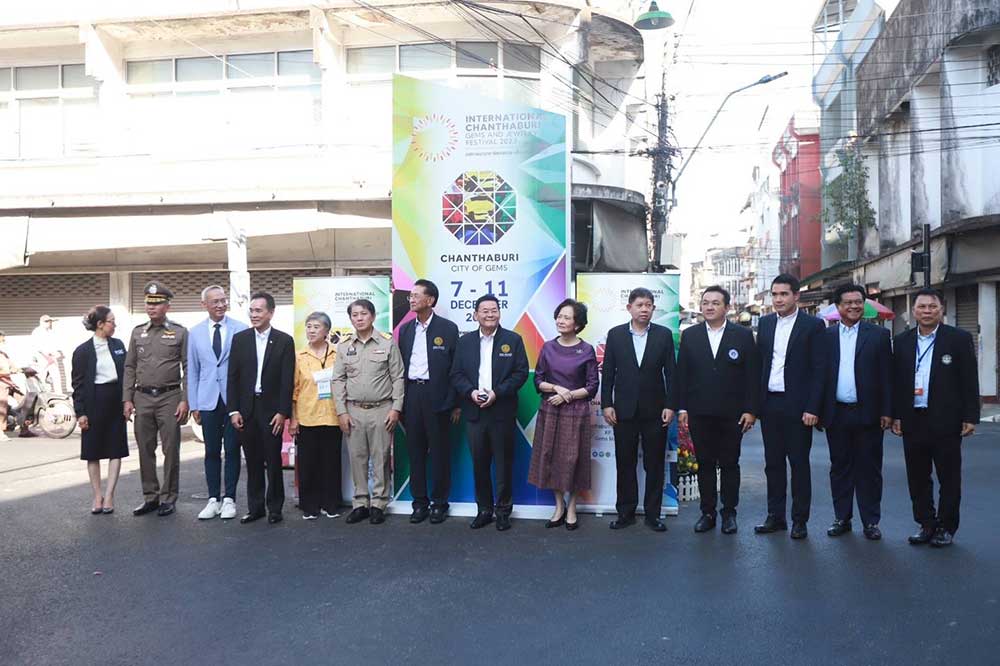 พณ. เปิดงานยิ่งใหญ่ จับมือจังหวัดจันทบุรี ตอกย้ำการเป็น “นครอัญมณีโลก” พณ. เปิดงานยิ่งใหญ่ จับมือจังหวัดจันทบุรี ตอกย้ำการเป็น “นครอัญมณีโลก”