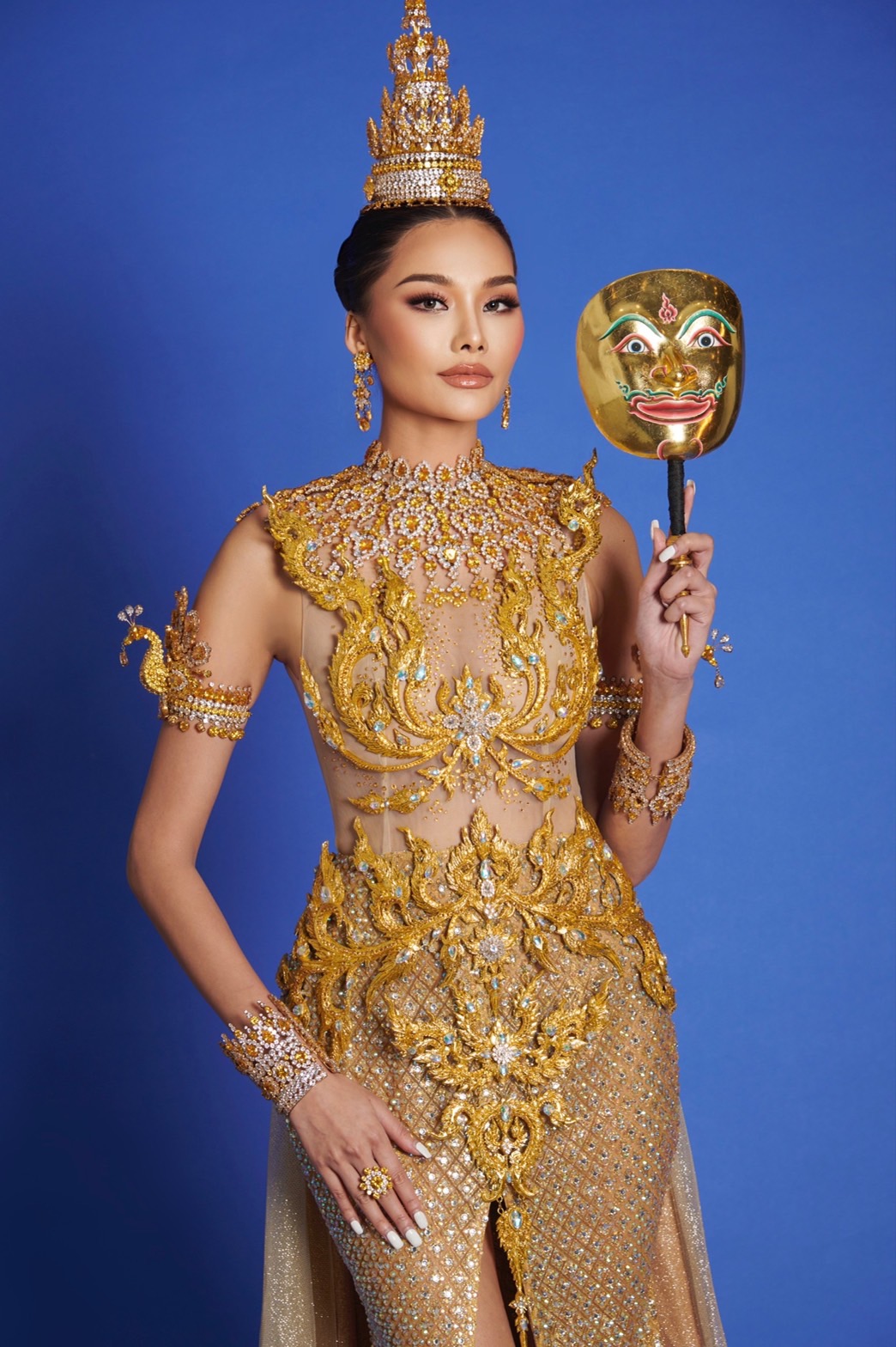 เฟิร์ส หวัง อวดความงดงามในชุดประจำชาติ การประกวด Miss & Mister Supranational 2023