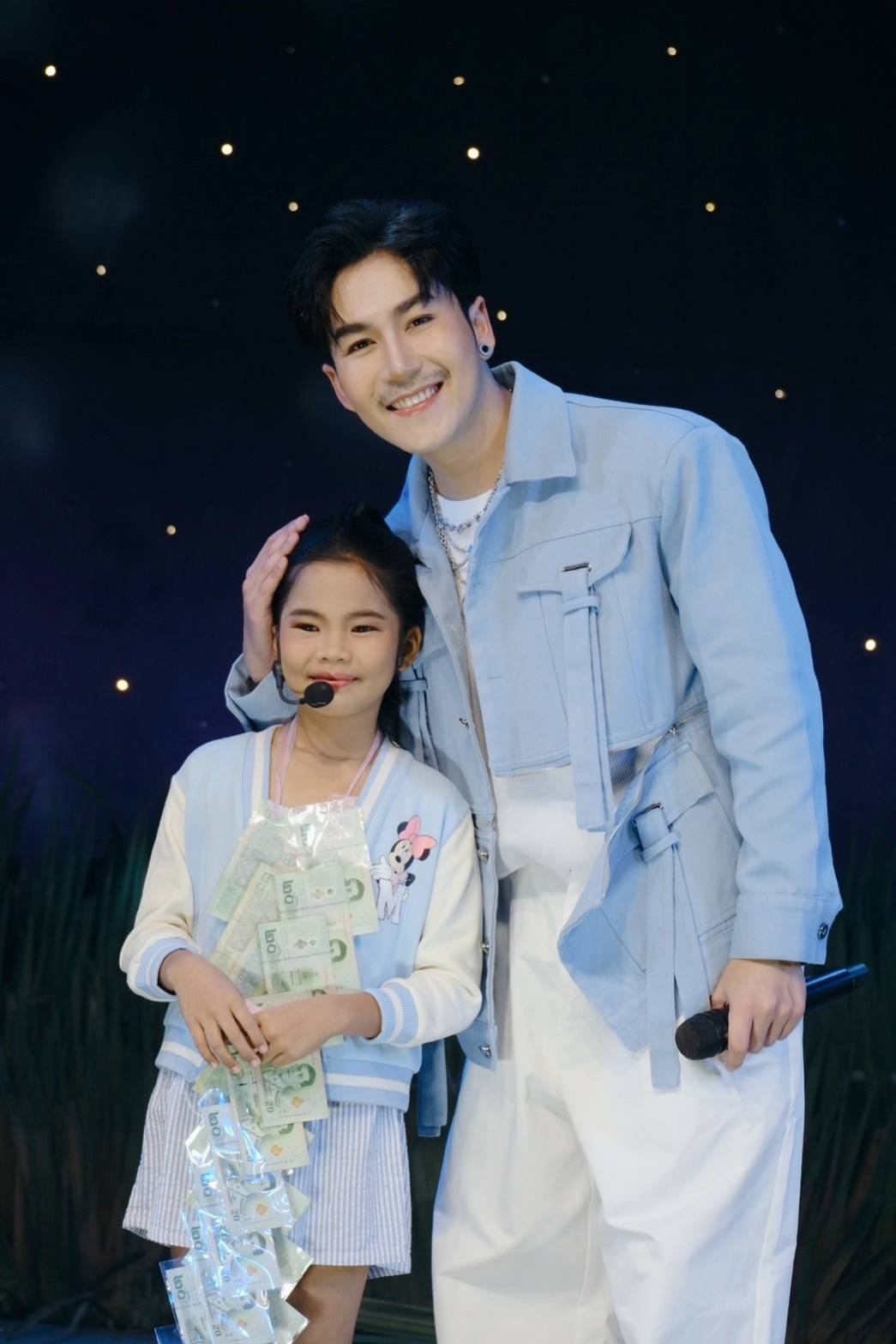 “นก พงศกร” ฝากตัว “น้องอะอาย สกุณาพร” สู่คณะหมอลำ คณะเสียงวิหก “นก พงศกร” ฝากตัว “น้องอะอาย สกุณาพร” สู่คณะหมอลำ คณะเสียงวิหก