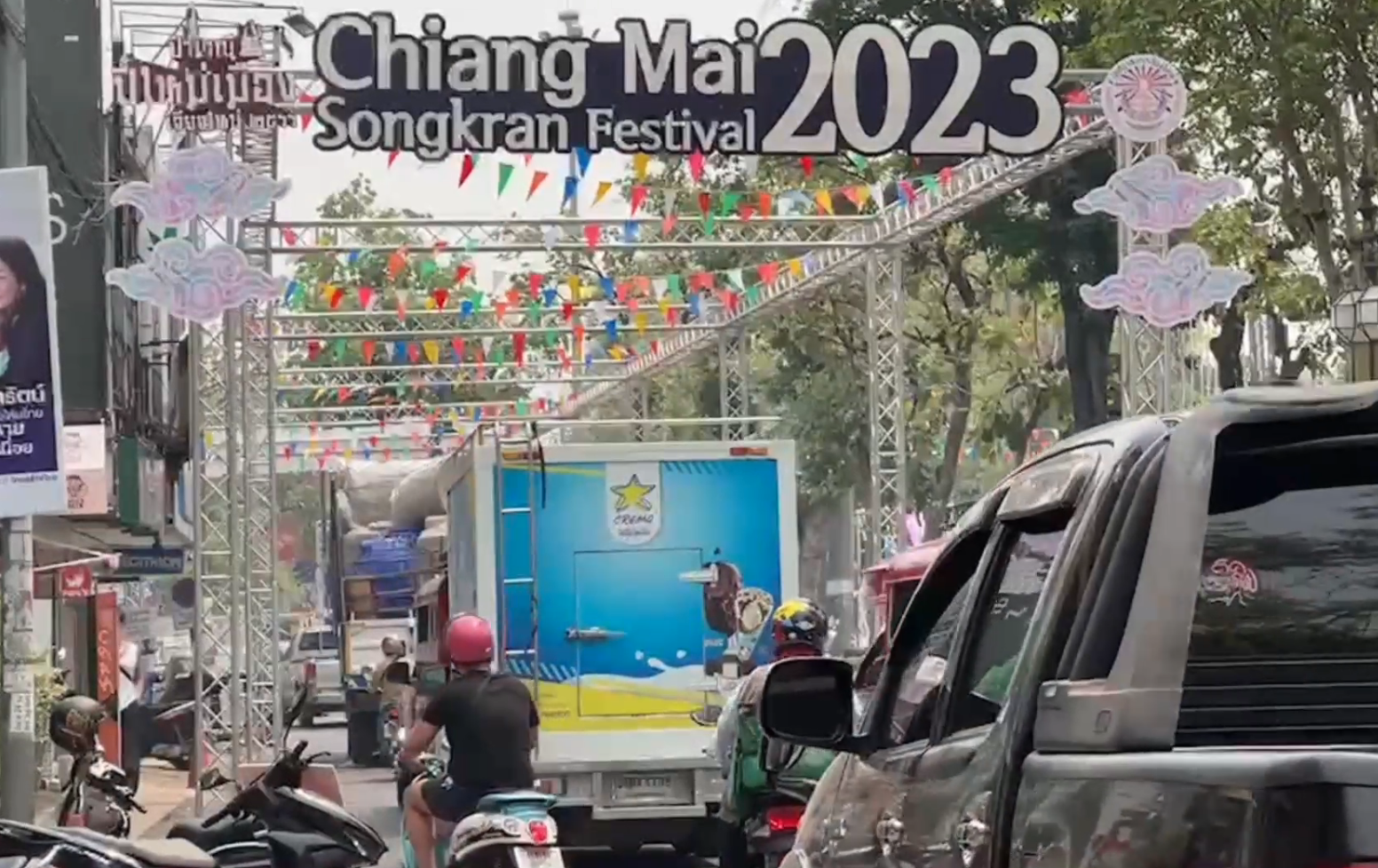 สงกรานต์ 2566 เชียงใหม่คึกคัก! คาราวานนนท.จีนตระเวนสาดน้ำ สงกรานต์ 2566 เชียงใหม่คึกคัก! คาราวานนนท.จีนตระเวนสาดน้ำ