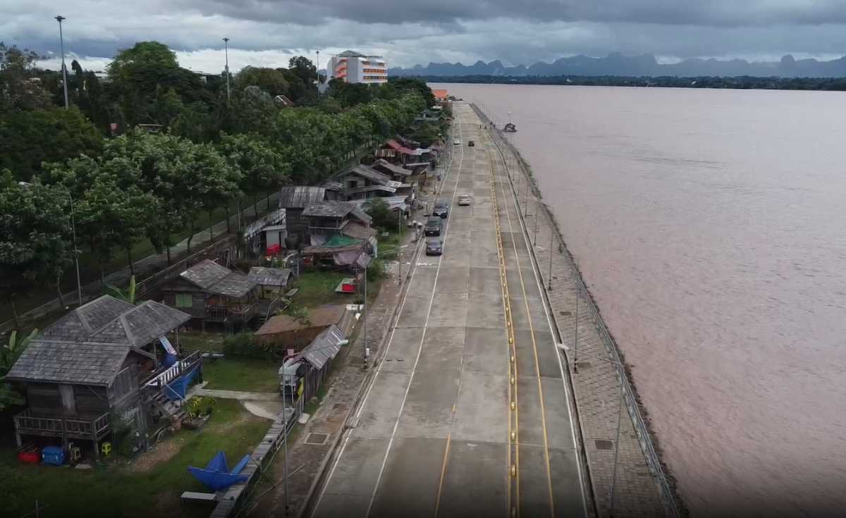 น้ำโขงนครพนม ลดแล้ว เร่งทำสะอาดร้านค้าชั้นใต้ดิน น้ำโขงนครพนม ลดแล้ว เร่งทำสะอาดร้านค้าชั้นใต้ดิน