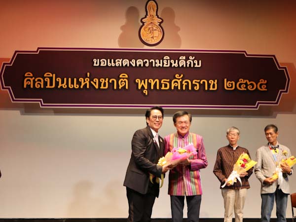 ”เบิร์ด-ธงไชย แมคอินไตย์“ ศิลปินแห่งชาติ ร่วมงานวันศิลปินแห่งชาติ ปี 2567 ”เบิร์ด-ธงไชย แมคอินไตย์“ ศิลปินแห่งชาติ ร่วมงานวันศิลปินแห่งชาติ ปี 2567