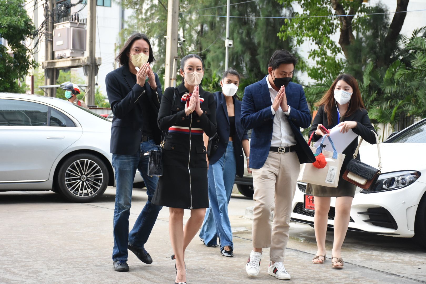 ทนายตั้ม พา หนิง ปณิตา แจ้งความ แซน หมิ่นประมาท จิน ยันไม่ขอโทษ ทนายตั้ม พา หนิง ปณิตา แจ้งความ แซน หมิ่นประมาท จิน ยันไม่ขอโทษ