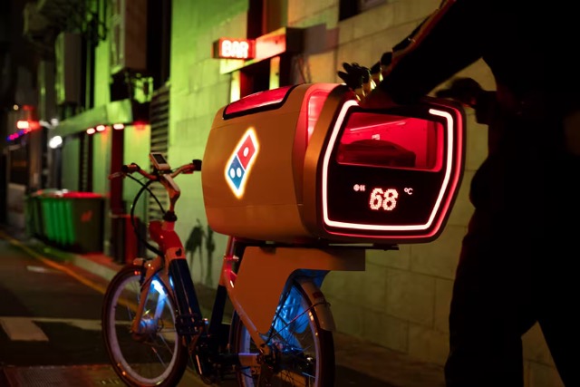 Domino's Pizza เปิดบริการส่งพิซซาด้วยจักรยานไฟฟ้าพร้อมกล่องอบท้ายรถ Domino's Pizza เปิดบริการส่งพิซซาด้วยจักรยานไฟฟ้าพร้อมกล่องอบท้ายรถ