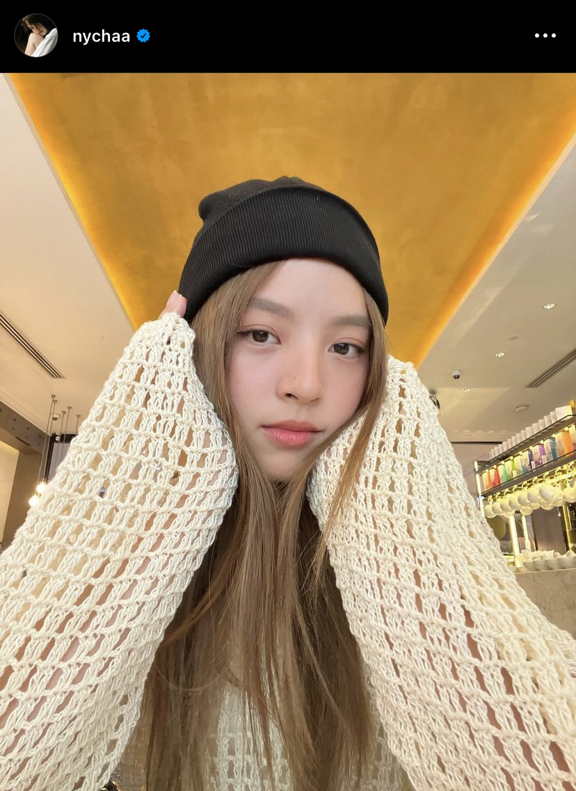 ละมุนสุดๆ ณิชา อวดภาพโชว์แผ่นหลัง พี่ชายคนสนิทกำไม้เรียวแน่นมาก!!