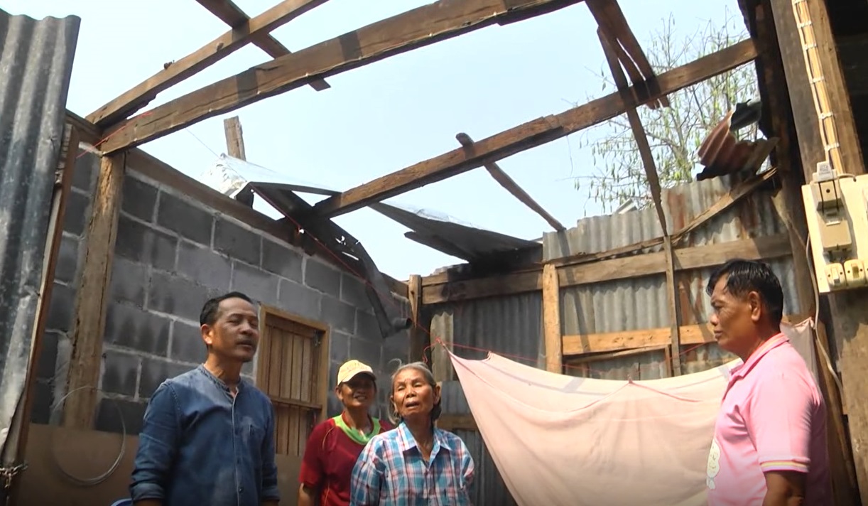 พายุฝนฤดูร้อนถล่ม สุพรรณฯ บ้านพังหลายอำเภอ