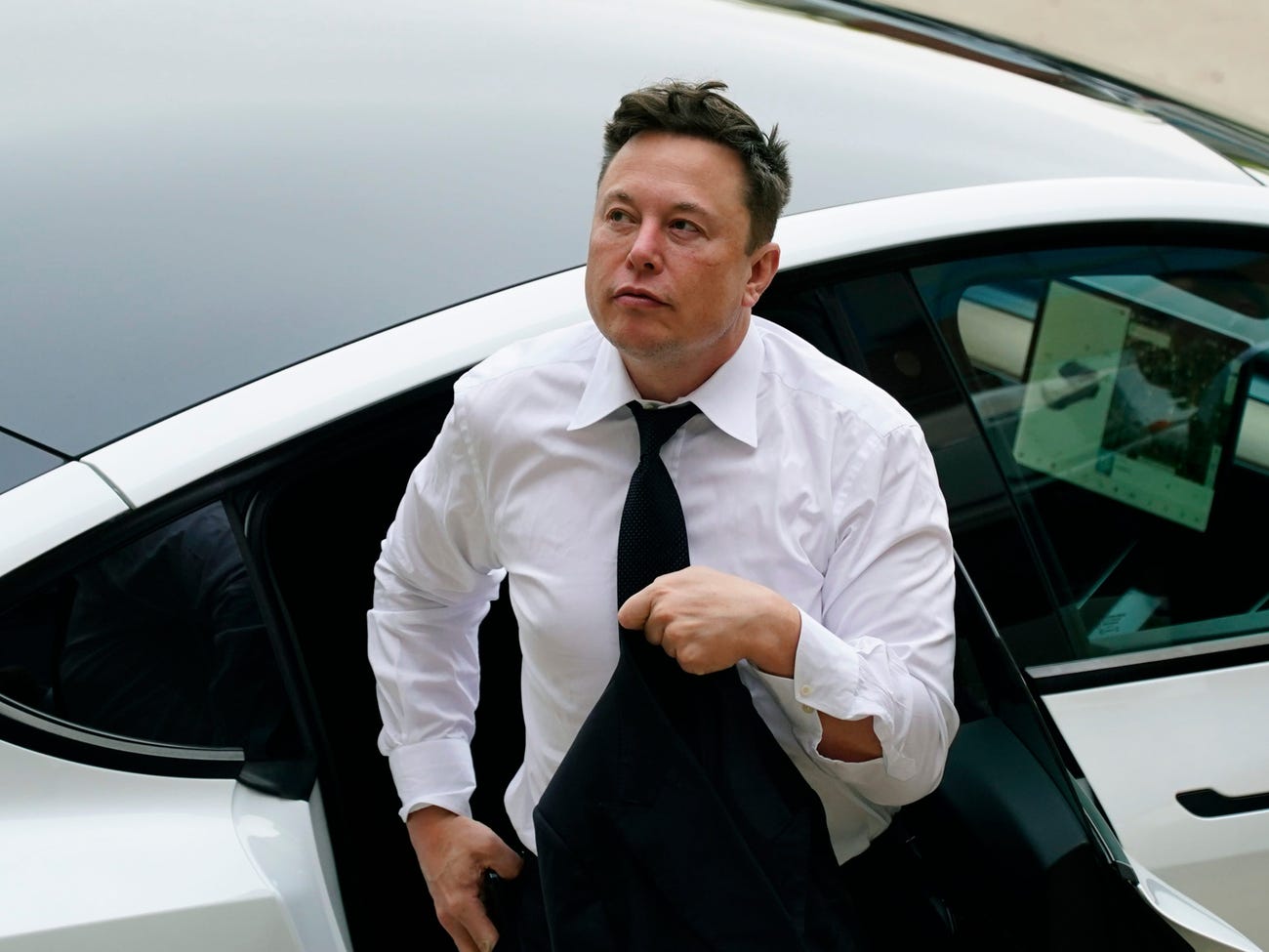 Elon ไม่พอใจ! ร่างกฎหมายใหม่ลดภาษีให้คนซื้อรถยนต์ไฟฟ้า! 